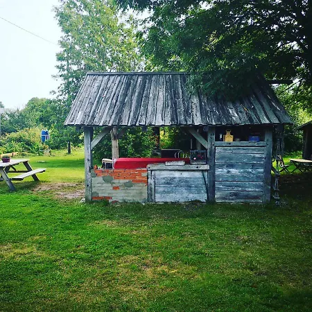 Pihlaka Kodumajutus * Linaküla