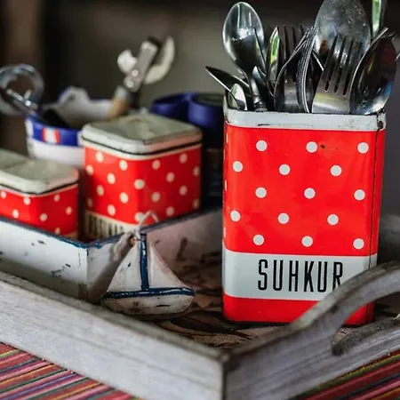 Pihlaka Kodumajutus * Linaküla